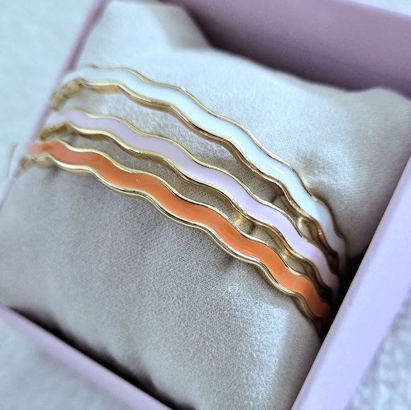 House🏠 of Harlow 1960 Set of Three3️⃣, Thin, Wavy🌊, Enamel, Bangle Bracelets - Picture 8 of 15